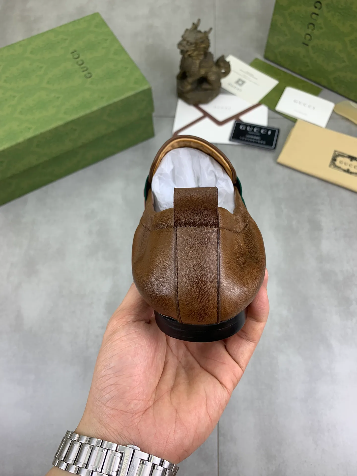 Men's Men's Shoes💰P520💰【New Style】Water-dyed Niuli Gucci's most popular selection of lazy slip-on leather shoes (Gucci) official website latest Gucci lazy leather shoes, hot style 💥 simple and elegant style, exclusive for trendy men. Unique official website latest brand original double G embossing Elements 👑 Original Gucci decoration, fashionable and elegant, fabric original calfskin ✅ fully imported first-layer cowhide lining, official website designated wear-resistant, rubber business outsole, classic model taken at the counter in real life 🎬38-44 black brown optional